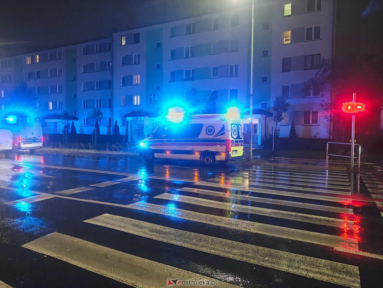 Potrącenie pieszego na skrzyżowaniu ulic 11 Listopada i Hallera [20.10.2023] - zdjęcie #9 - eOstroleka.pl