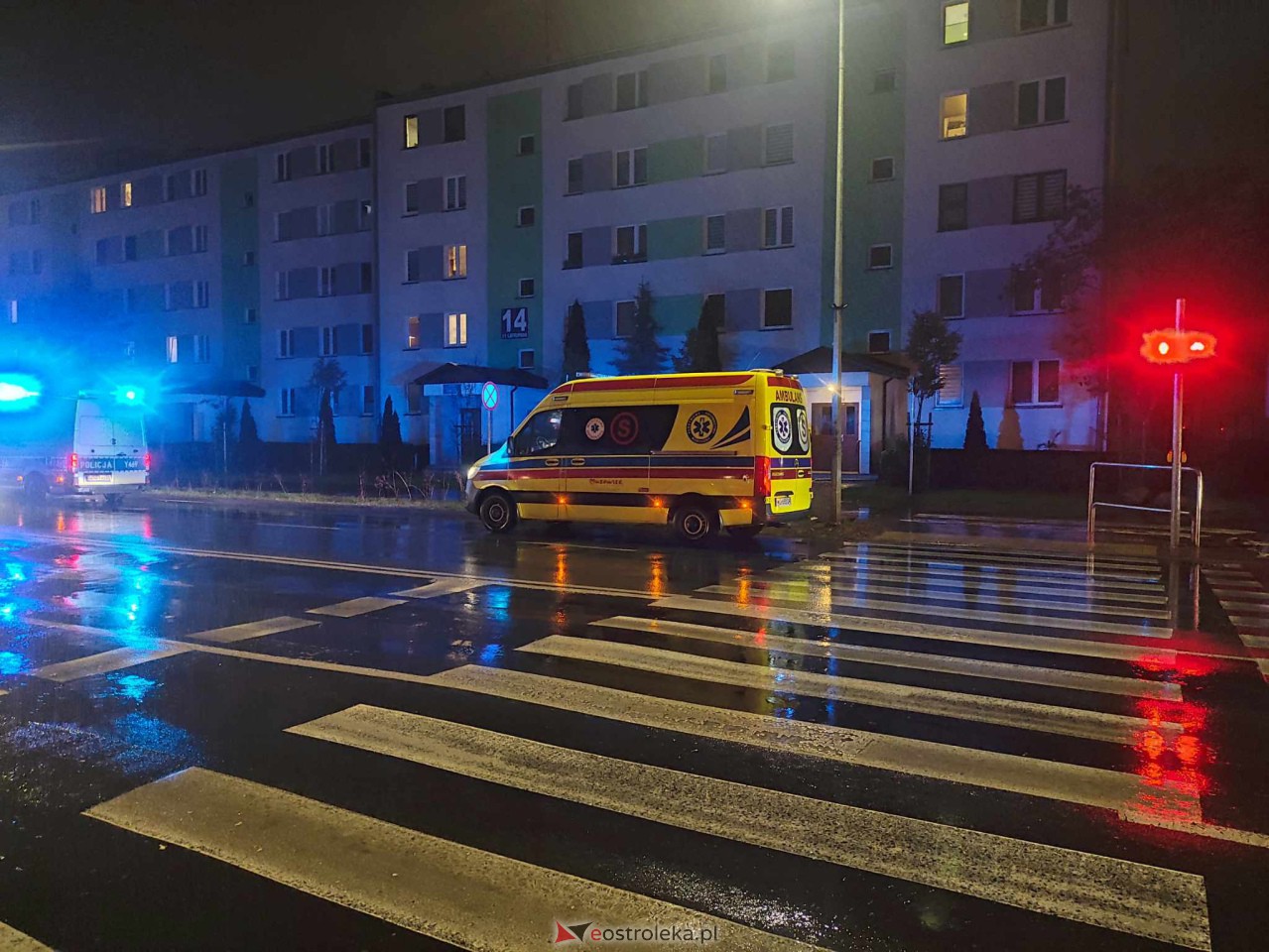 Potrącenie pieszego na skrzyżowaniu ulic 11 Listopada i Hallera [20.10.2023] - zdjęcie #8 - eOstroleka.pl