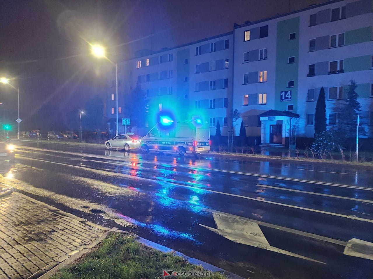 Potrącenie pieszego na skrzyżowaniu ulic 11 Listopada i Hallera [20.10.2023] - zdjęcie #7 - eOstroleka.pl