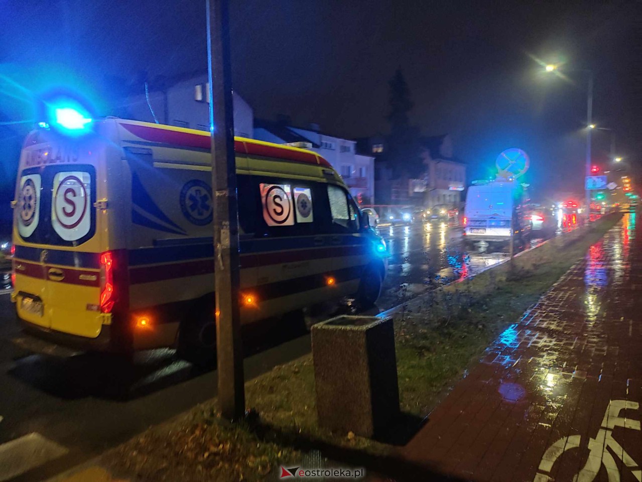 Potrącenie pieszego na skrzyżowaniu ulic 11 Listopada i Hallera [20.10.2023] - zdjęcie #6 - eOstroleka.pl