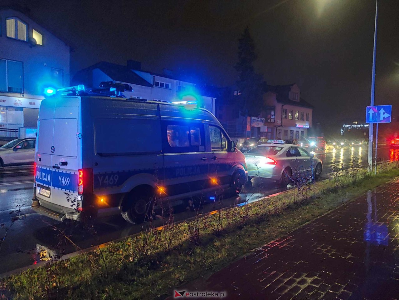 Potrącenie pieszego na skrzyżowaniu ulic 11 Listopada i Hallera [20.10.2023] - zdjęcie #4 - eOstroleka.pl