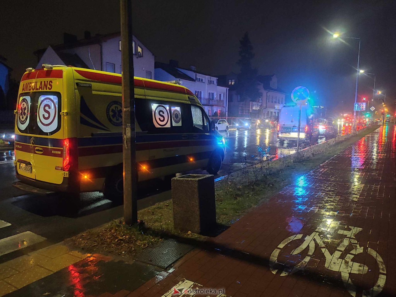 Potrącenie pieszego na skrzyżowaniu ulic 11 Listopada i Hallera [20.10.2023] - zdjęcie #2 - eOstroleka.pl