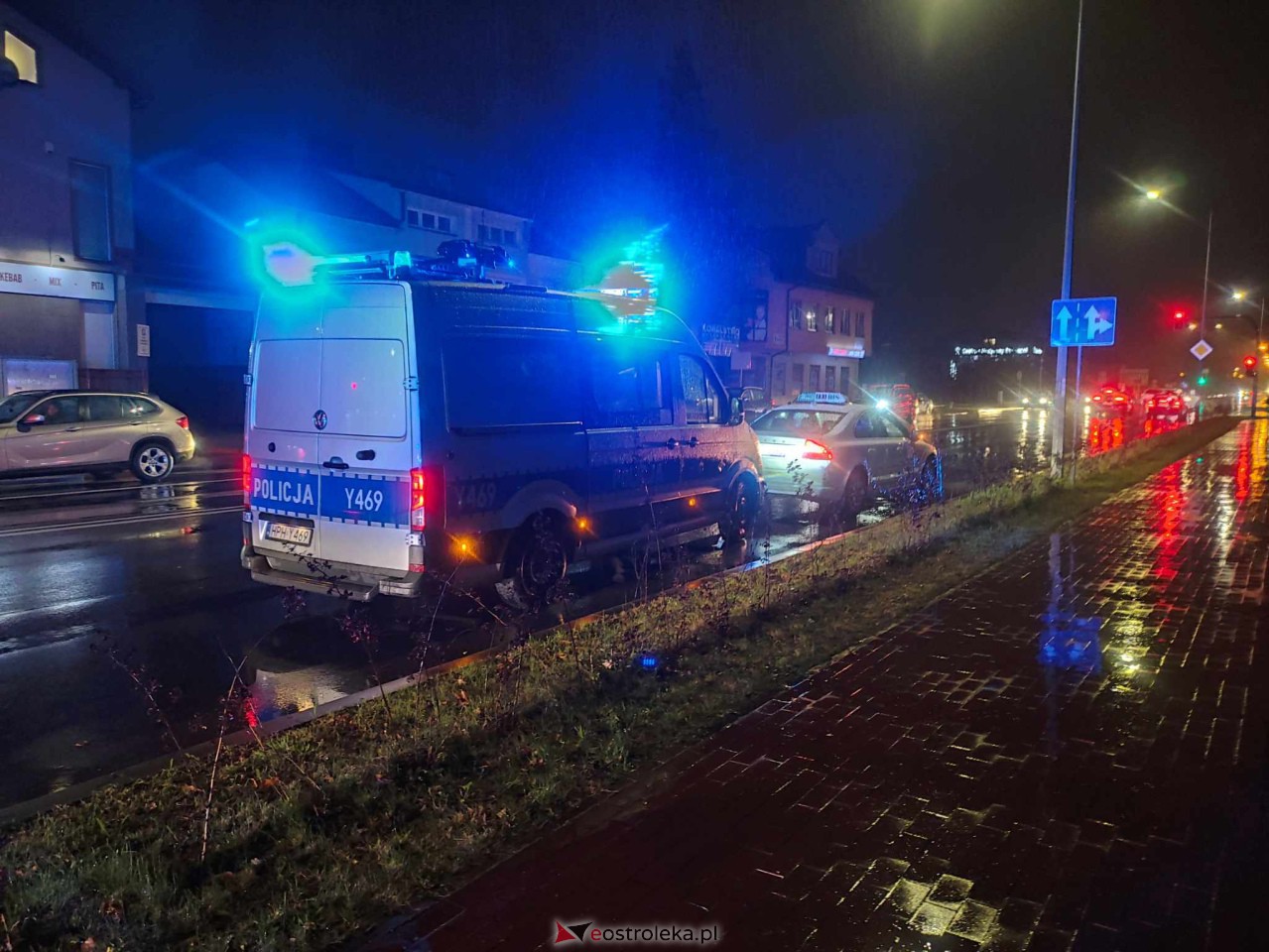 Potrącenie pieszego na skrzyżowaniu ulic 11 Listopada i Hallera [20.10.2023] - zdjęcie #1 - eOstroleka.pl