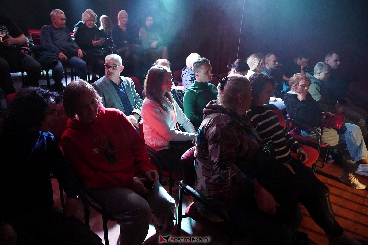 Kartoteka w wykonaniu starszaków z Ostrołęckiej Sceny Autorskiej [20.10.2023] - zdjęcie #24 - eOstroleka.pl