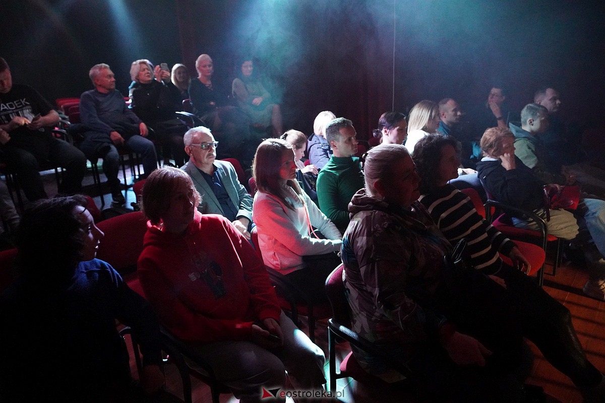 Kartoteka w wykonaniu starszaków z Ostrołęckiej Sceny Autorskiej [20.10.2023] - zdjęcie #21 - eOstroleka.pl