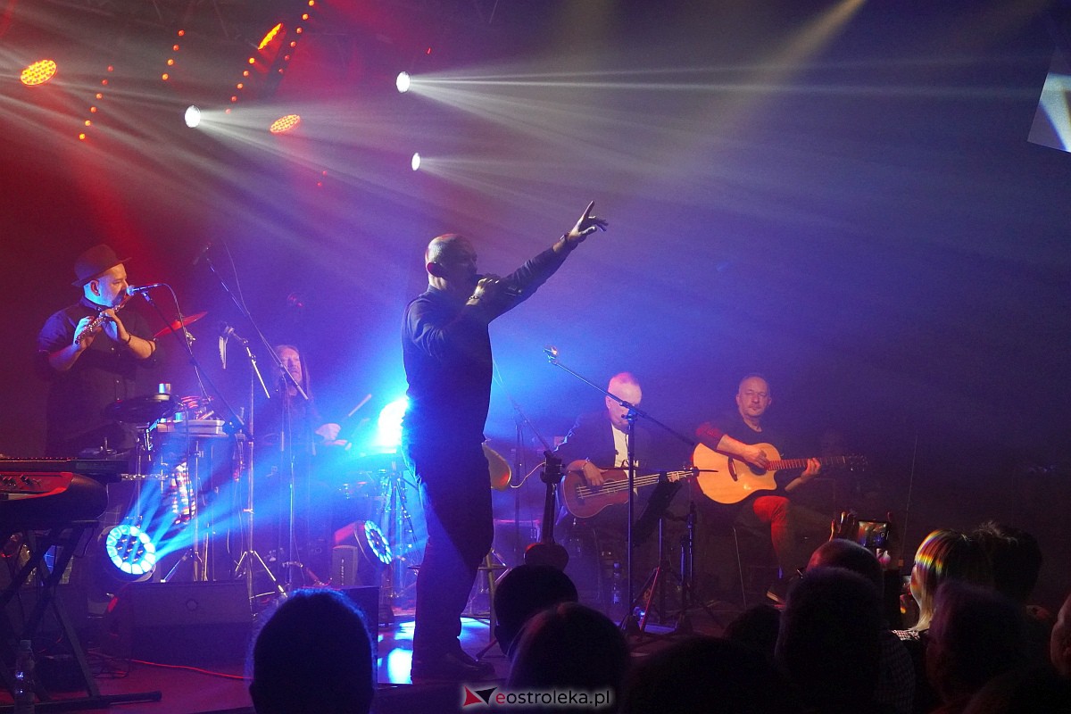 Koncert zespołu De Mono [21.10.2023] - zdjęcie #83 - eOstroleka.pl