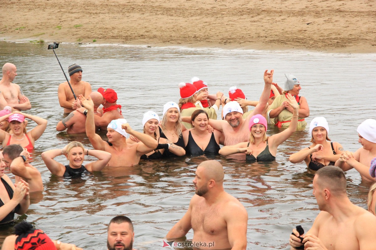 Rozpoczęcie sezonu na morsowanie w Ostrołęce [22.10.2023] - zdjęcie #60 - eOstroleka.pl