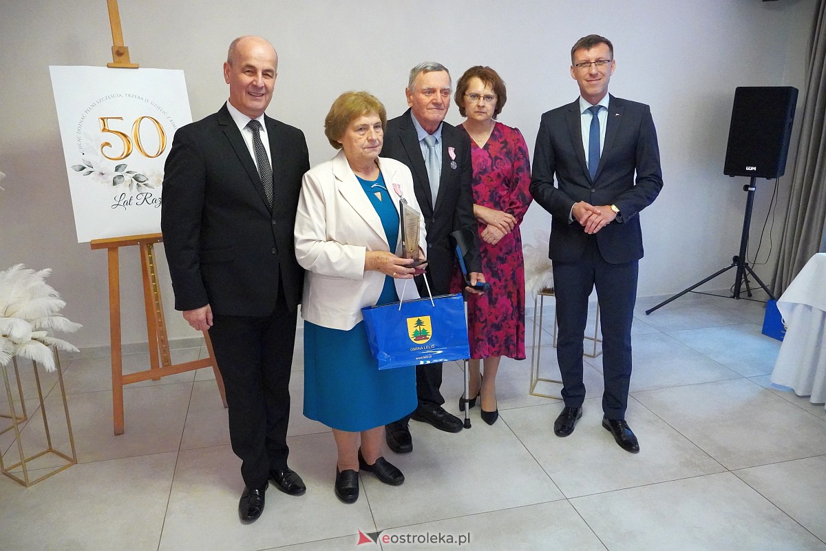 Złote Gody małżeńskie w Lelisie [22.10.2023] - zdjęcie #20 - eOstroleka.pl