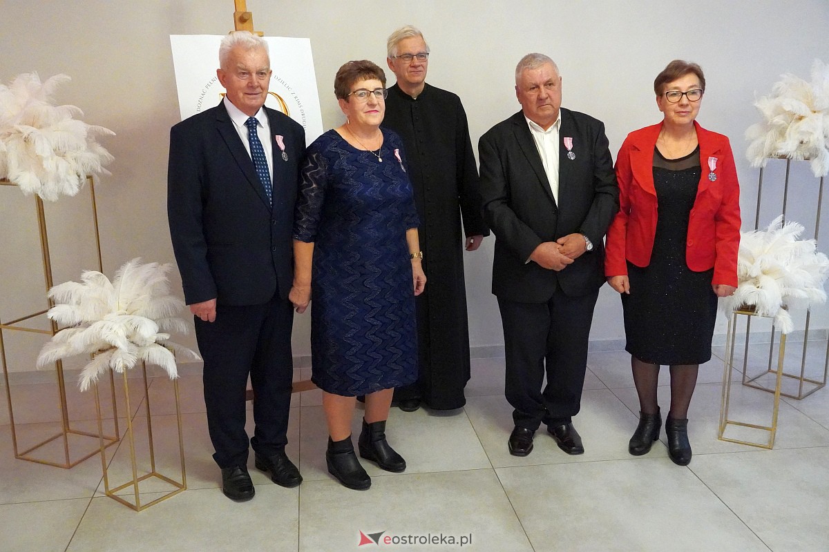 Złote Gody małżeńskie w Lelisie [22.10.2023] - zdjęcie #16 - eOstroleka.pl
