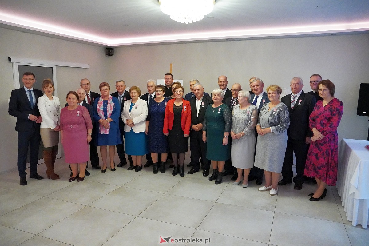 Złote Gody małżeńskie w Lelisie [22.10.2023] - zdjęcie #15 - eOstroleka.pl