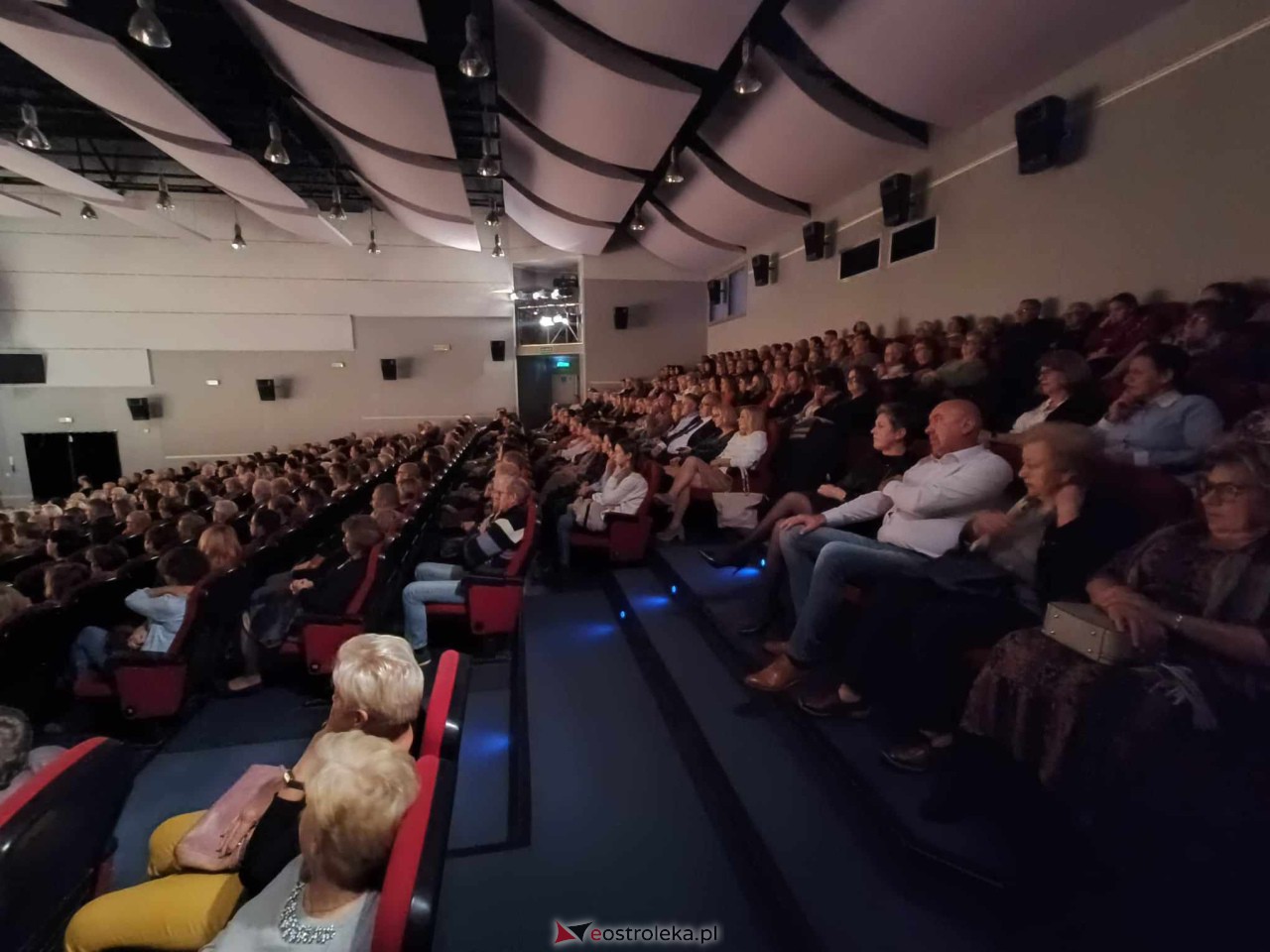 Spektakl Znaczek miłości w OCK [23.10.2023] - zdjęcie #51 - eOstroleka.pl