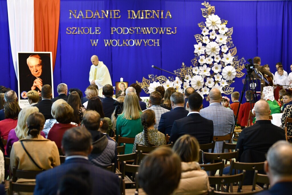 Szkoła w Wolkowych z patronem i sztandarem - zdjęcie #36 - eOstroleka.pl