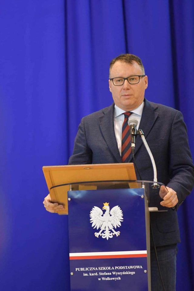 Szkoła w Wolkowych z patronem i sztandarem - zdjęcie #2 - eOstroleka.pl