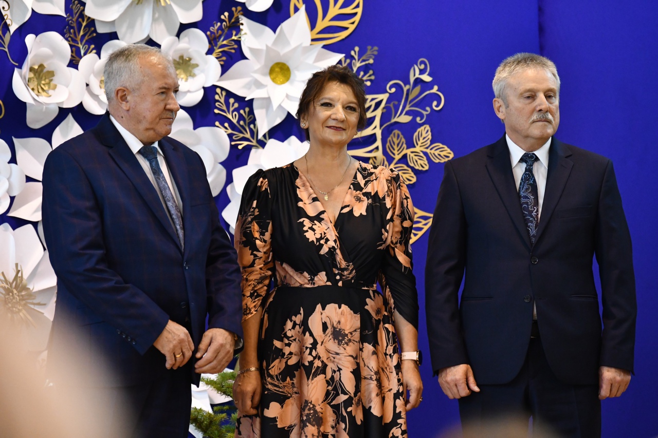 Szkoła w Wolkowych z patronem i sztandarem - zdjęcie #32 - eOstroleka.pl