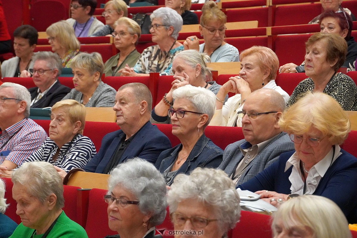 VIII Sejmik Senioralny Województwa Mazowieckiego poświęcony pozamedycznemu wymiarowi profilaktyki zdrowotnej oraz roli czasu wolnego seniora [26.10.2023] - zdjęcie #89 - eOstroleka.pl