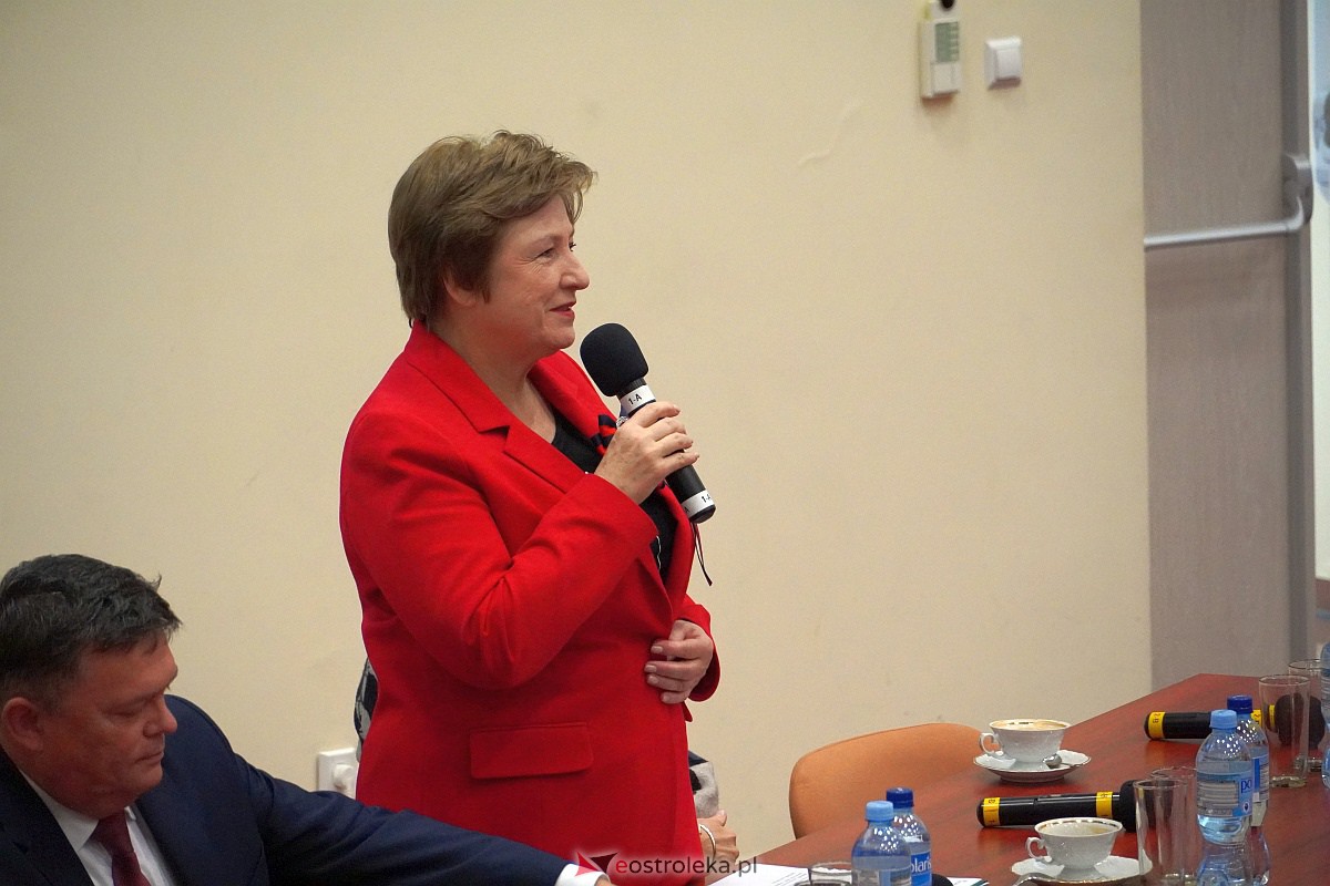 VIII Sejmik Senioralny Województwa Mazowieckiego poświęcony pozamedycznemu wymiarowi profilaktyki zdrowotnej oraz roli czasu wolnego seniora [26.10.2023] - zdjęcie #82 - eOstroleka.pl