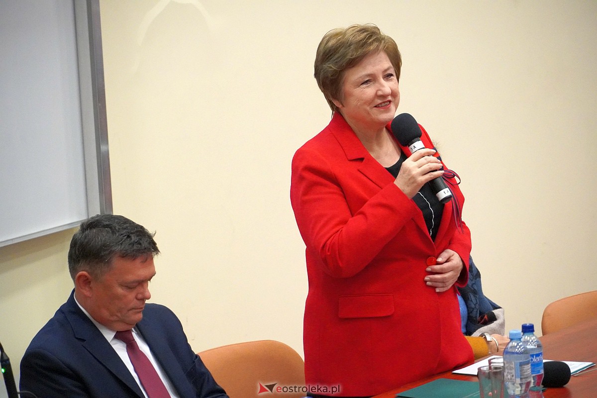 VIII Sejmik Senioralny Województwa Mazowieckiego poświęcony pozamedycznemu wymiarowi profilaktyki zdrowotnej oraz roli czasu wolnego seniora [26.10.2023] - zdjęcie #80 - eOstroleka.pl