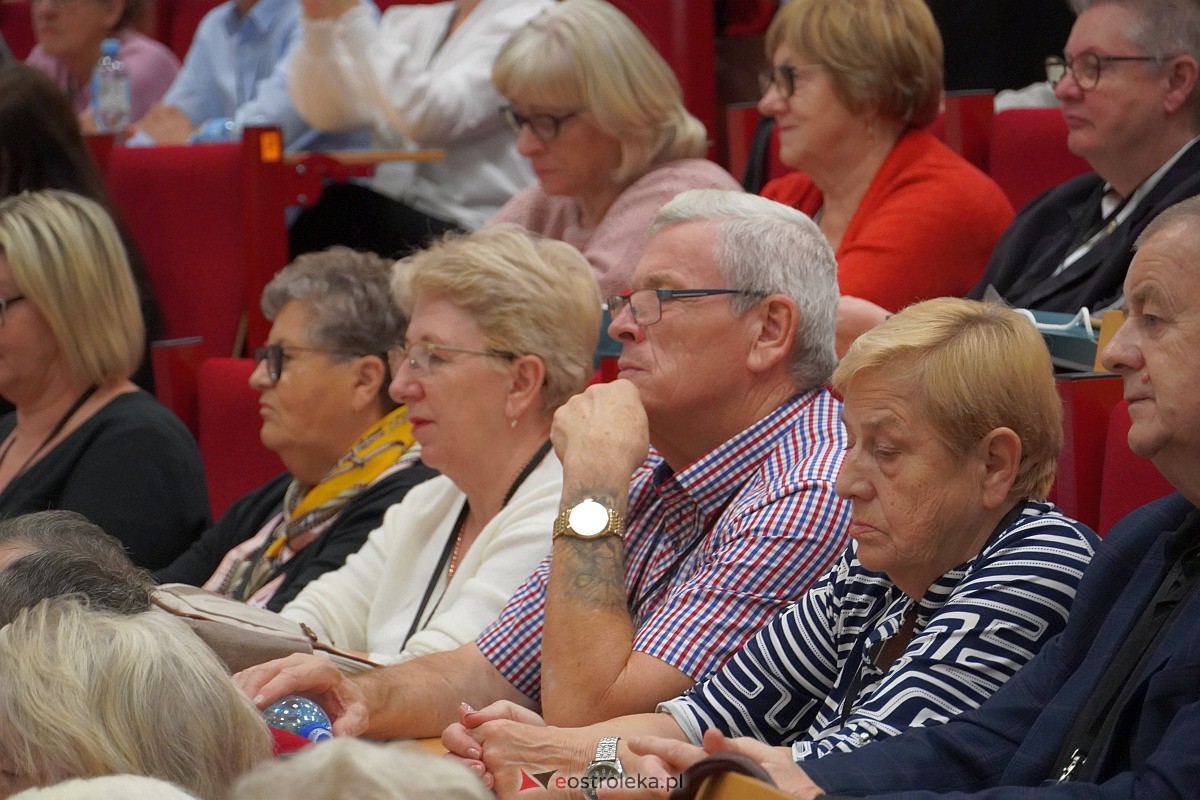 VIII Sejmik Senioralny Województwa Mazowieckiego poświęcony pozamedycznemu wymiarowi profilaktyki zdrowotnej oraz roli czasu wolnego seniora [26.10.2023] - zdjęcie #79 - eOstroleka.pl