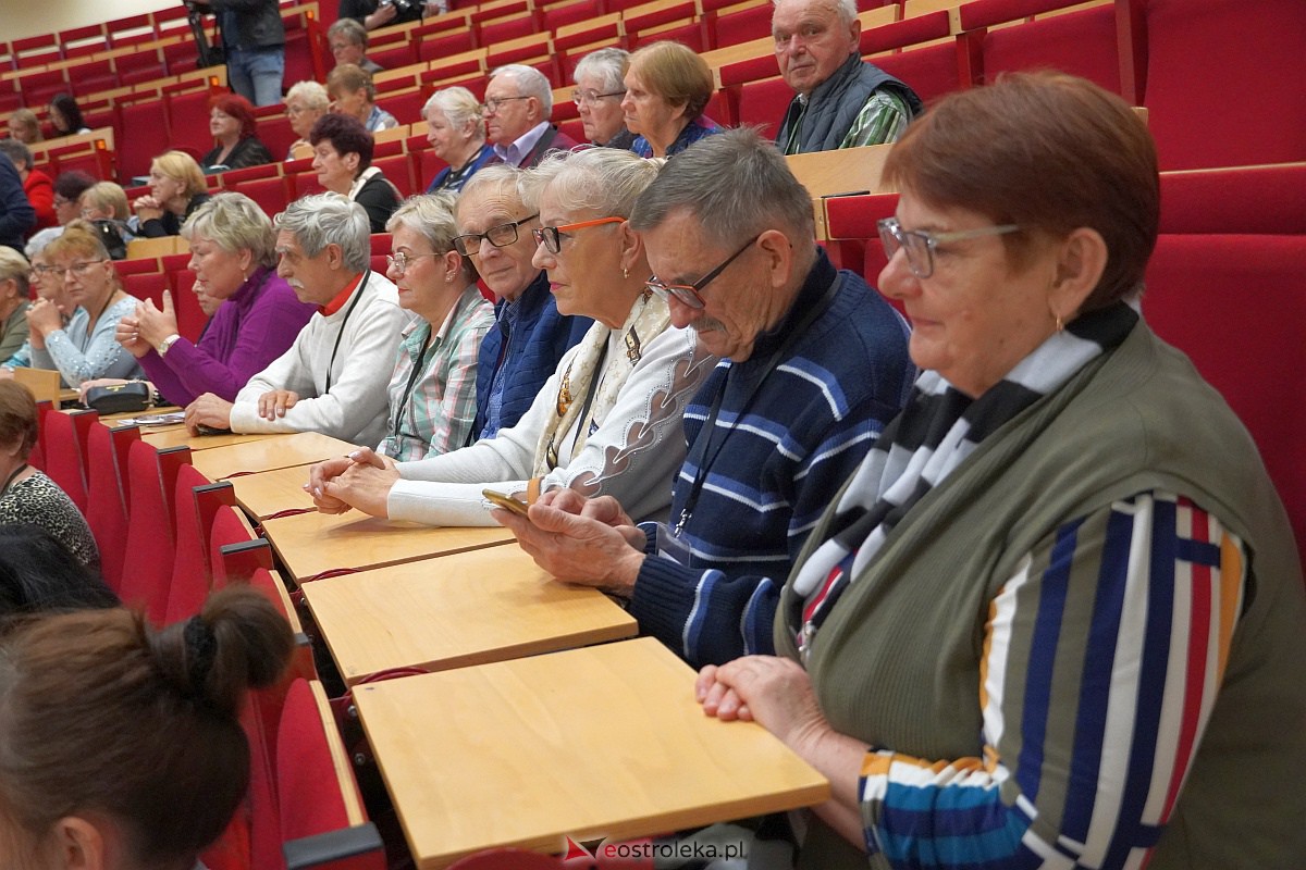VIII Sejmik Senioralny Województwa Mazowieckiego poświęcony pozamedycznemu wymiarowi profilaktyki zdrowotnej oraz roli czasu wolnego seniora [26.10.2023] - zdjęcie #74 - eOstroleka.pl