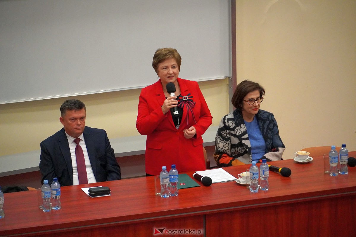 VIII Sejmik Senioralny Województwa Mazowieckiego poświęcony pozamedycznemu wymiarowi profilaktyki zdrowotnej oraz roli czasu wolnego seniora [26.10.2023] - zdjęcie #69 - eOstroleka.pl