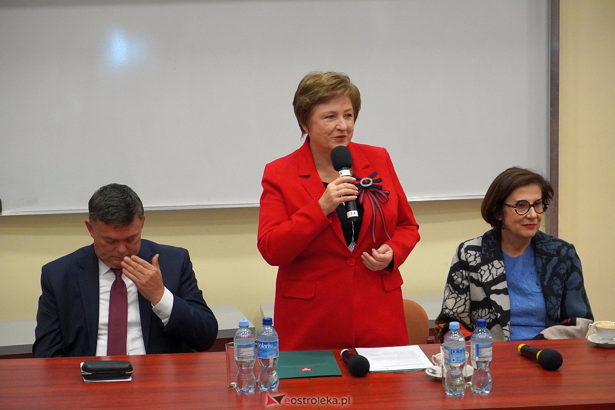 VIII Sejmik Senioralny Województwa Mazowieckiego poświęcony pozamedycznemu wymiarowi profilaktyki zdrowotnej oraz roli czasu wolnego seniora [26.10.2023] - zdjęcie #68 - eOstroleka.pl