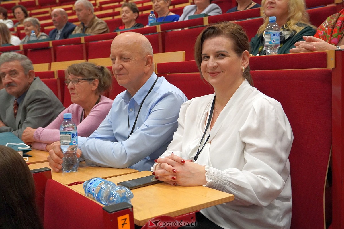 VIII Sejmik Senioralny Województwa Mazowieckiego poświęcony pozamedycznemu wymiarowi profilaktyki zdrowotnej oraz roli czasu wolnego seniora [26.10.2023] - zdjęcie #54 - eOstroleka.pl