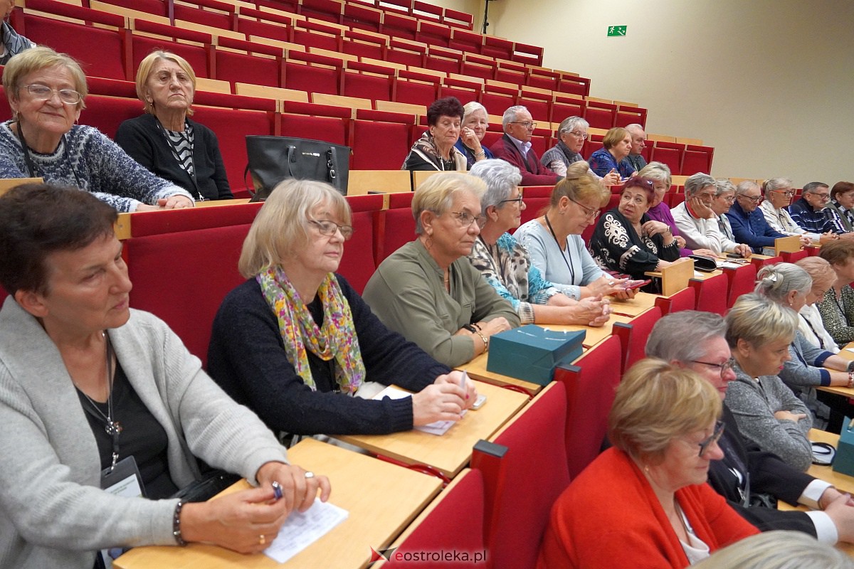VIII Sejmik Senioralny Województwa Mazowieckiego poświęcony pozamedycznemu wymiarowi profilaktyki zdrowotnej oraz roli czasu wolnego seniora [26.10.2023] - zdjęcie #48 - eOstroleka.pl