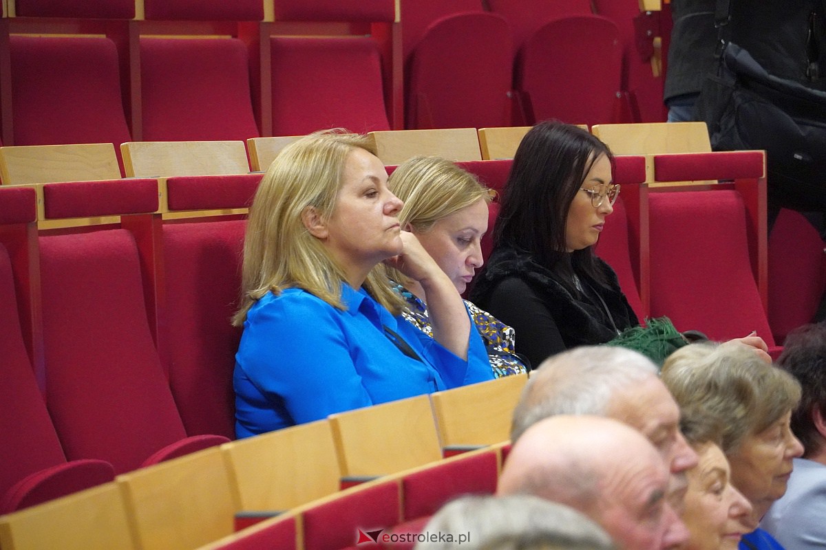 VIII Sejmik Senioralny Województwa Mazowieckiego poświęcony pozamedycznemu wymiarowi profilaktyki zdrowotnej oraz roli czasu wolnego seniora [26.10.2023] - zdjęcie #47 - eOstroleka.pl