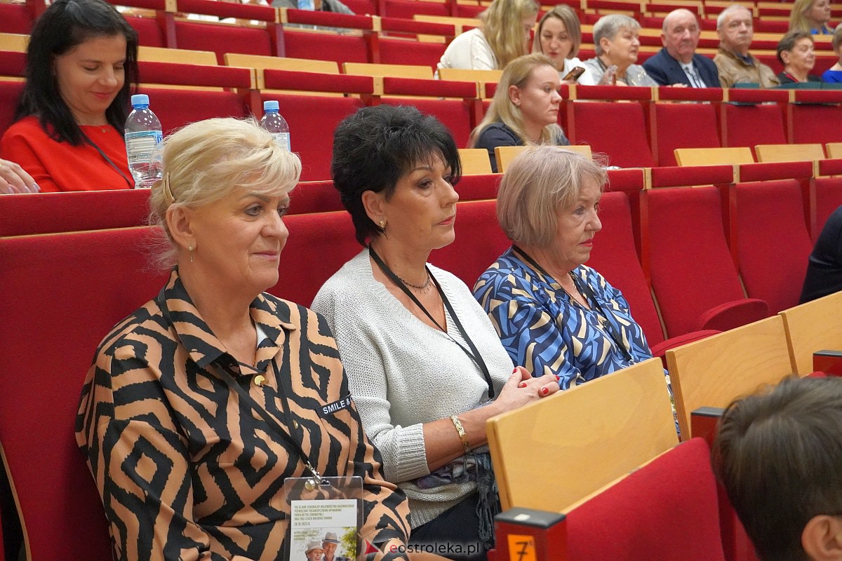 VIII Sejmik Senioralny Województwa Mazowieckiego poświęcony pozamedycznemu wymiarowi profilaktyki zdrowotnej oraz roli czasu wolnego seniora [26.10.2023] - zdjęcie #43 - eOstroleka.pl