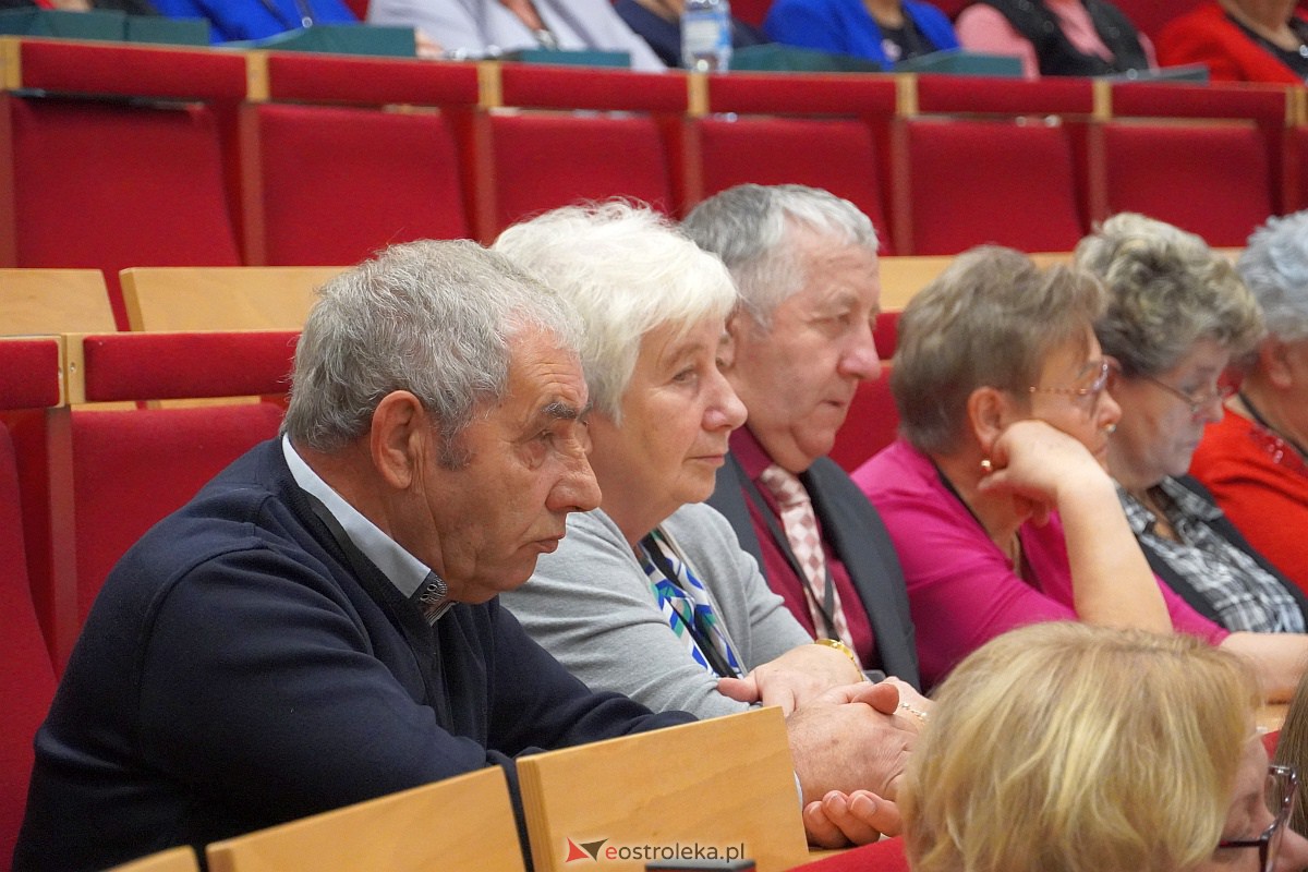 VIII Sejmik Senioralny Województwa Mazowieckiego poświęcony pozamedycznemu wymiarowi profilaktyki zdrowotnej oraz roli czasu wolnego seniora [26.10.2023] - zdjęcie #42 - eOstroleka.pl