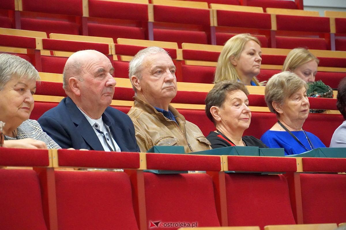 VIII Sejmik Senioralny Województwa Mazowieckiego poświęcony pozamedycznemu wymiarowi profilaktyki zdrowotnej oraz roli czasu wolnego seniora [26.10.2023] - zdjęcie #41 - eOstroleka.pl