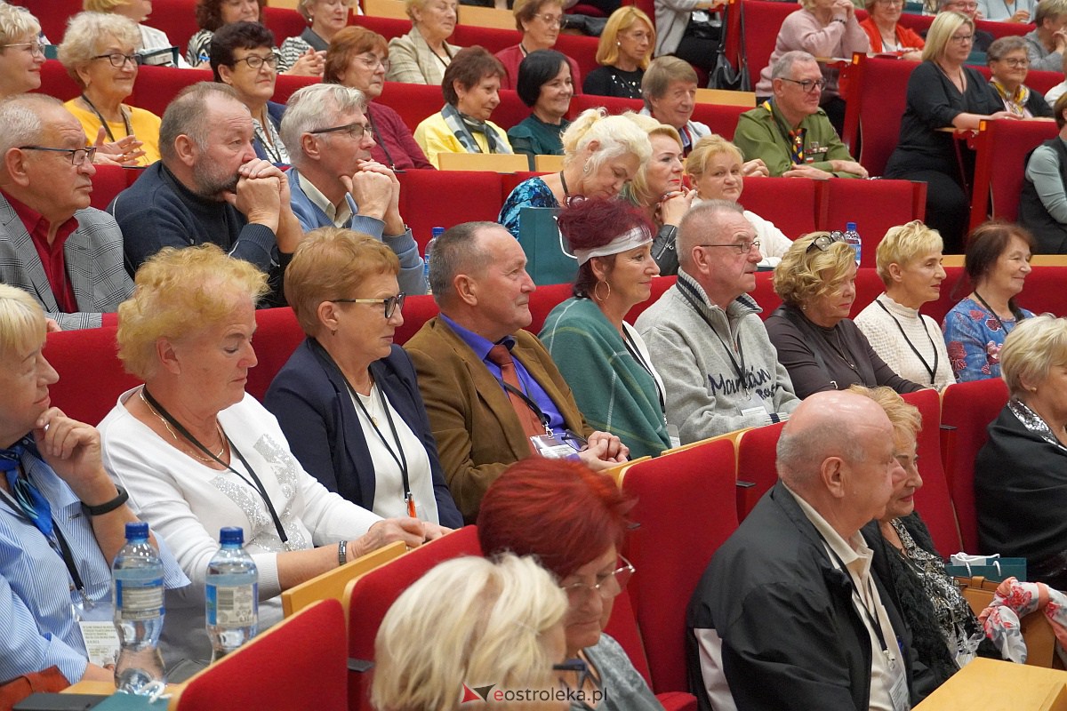 VIII Sejmik Senioralny Województwa Mazowieckiego poświęcony pozamedycznemu wymiarowi profilaktyki zdrowotnej oraz roli czasu wolnego seniora [26.10.2023] - zdjęcie #25 - eOstroleka.pl