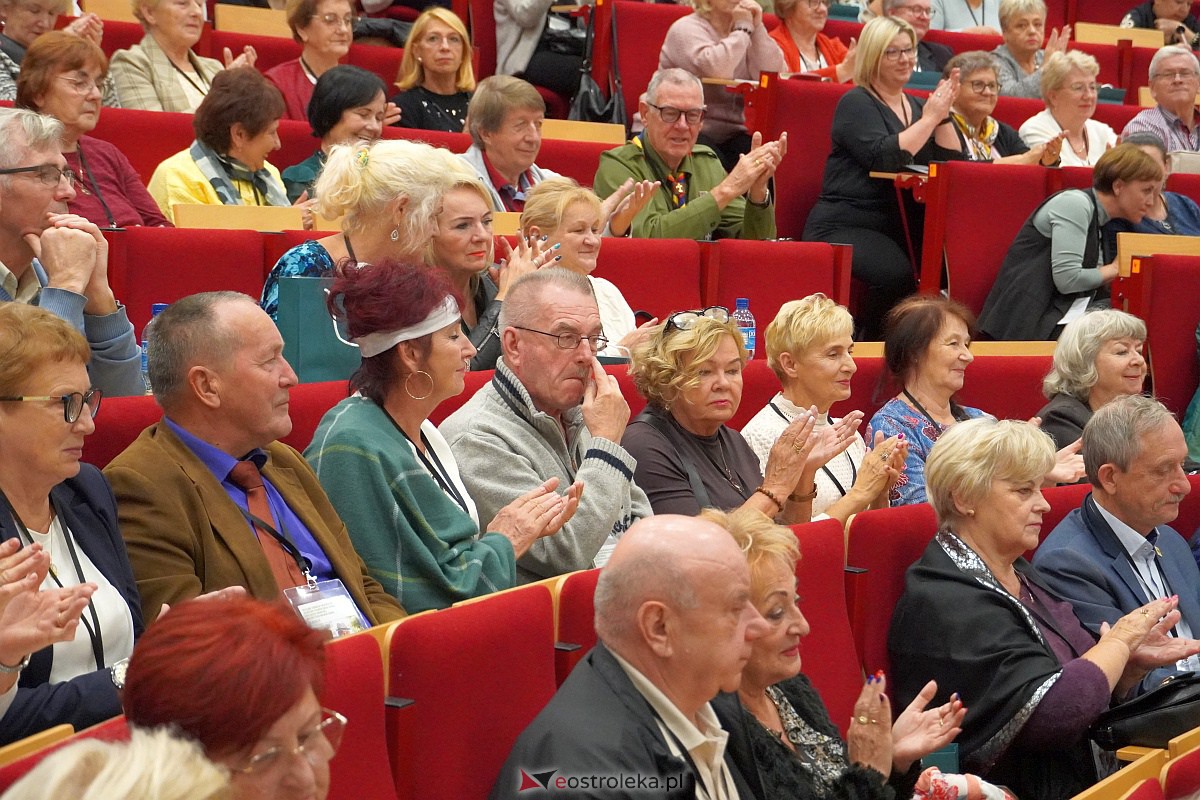 VIII Sejmik Senioralny Województwa Mazowieckiego poświęcony pozamedycznemu wymiarowi profilaktyki zdrowotnej oraz roli czasu wolnego seniora [26.10.2023] - zdjęcie #24 - eOstroleka.pl