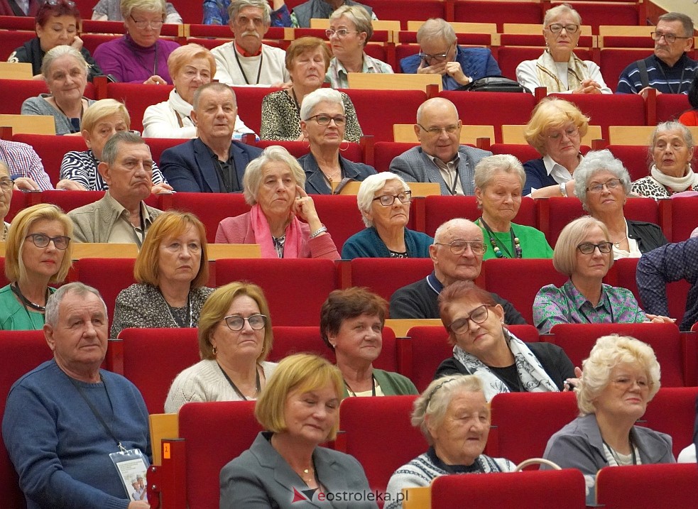 VIII Sejmik Senioralny Województwa Mazowieckiego poświęcony pozamedycznemu wymiarowi profilaktyki zdrowotnej oraz roli czasu wolnego seniora [26.10.2023] - zdjęcie #22 - eOstroleka.pl