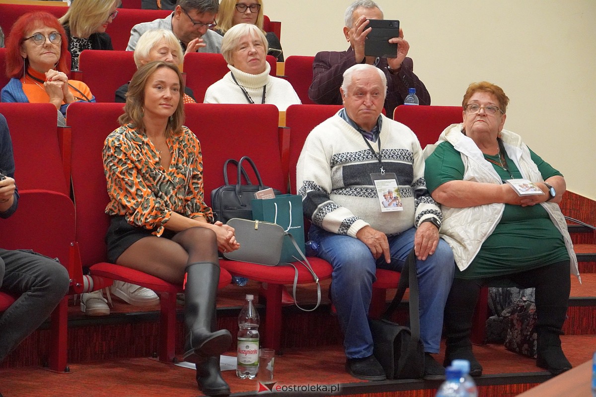 VIII Sejmik Senioralny Województwa Mazowieckiego poświęcony pozamedycznemu wymiarowi profilaktyki zdrowotnej oraz roli czasu wolnego seniora [26.10.2023] - zdjęcie #17 - eOstroleka.pl