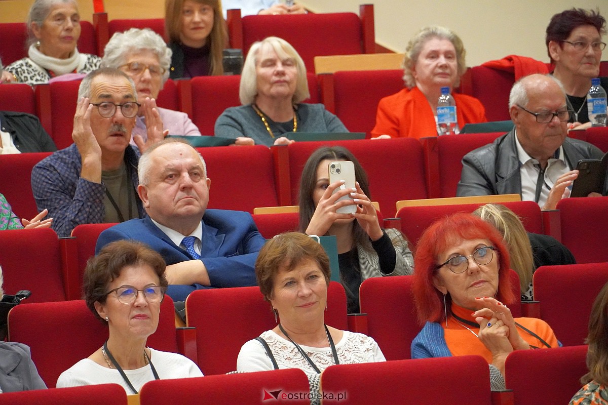 VIII Sejmik Senioralny Województwa Mazowieckiego poświęcony pozamedycznemu wymiarowi profilaktyki zdrowotnej oraz roli czasu wolnego seniora [26.10.2023] - zdjęcie #16 - eOstroleka.pl