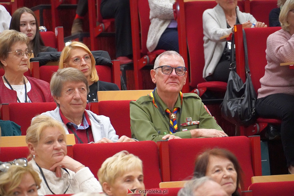 VIII Sejmik Senioralny Województwa Mazowieckiego poświęcony pozamedycznemu wymiarowi profilaktyki zdrowotnej oraz roli czasu wolnego seniora [26.10.2023] - zdjęcie #12 - eOstroleka.pl