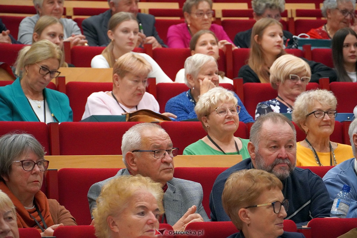 VIII Sejmik Senioralny Województwa Mazowieckiego poświęcony pozamedycznemu wymiarowi profilaktyki zdrowotnej oraz roli czasu wolnego seniora [26.10.2023] - zdjęcie #8 - eOstroleka.pl