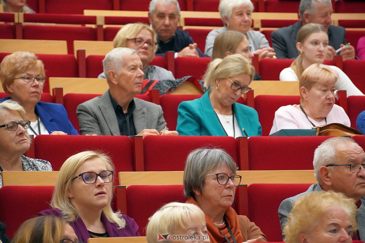 VIII Sejmik Senioralny Województwa Mazowieckiego poświęcony pozamedycznemu wymiarowi profilaktyki zdrowotnej oraz roli czasu wolnego seniora [26.10.2023] - zdjęcie #7 - eOstroleka.pl