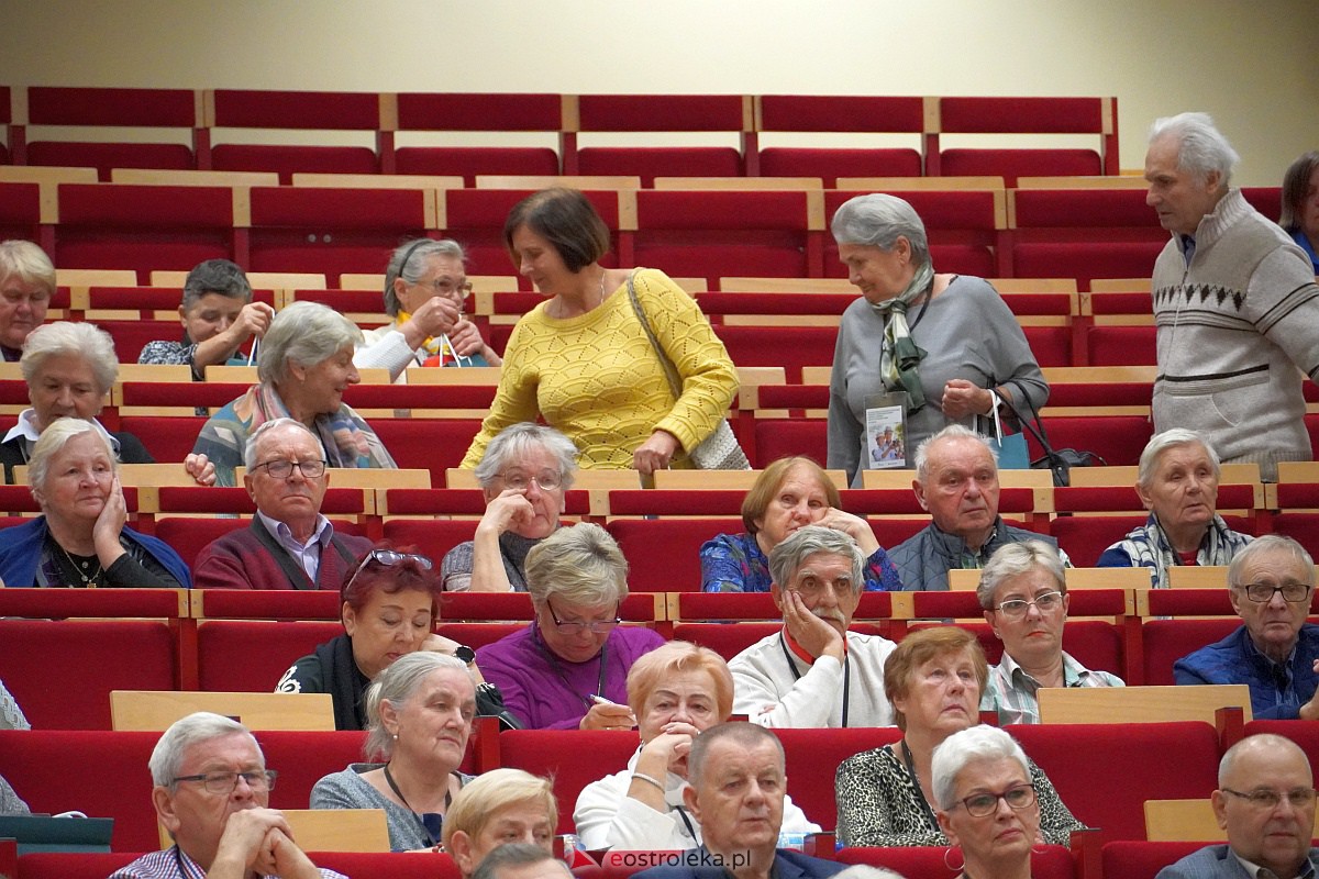 VIII Sejmik Senioralny Województwa Mazowieckiego poświęcony pozamedycznemu wymiarowi profilaktyki zdrowotnej oraz roli czasu wolnego seniora [26.10.2023] - zdjęcie #2 - eOstroleka.pl
