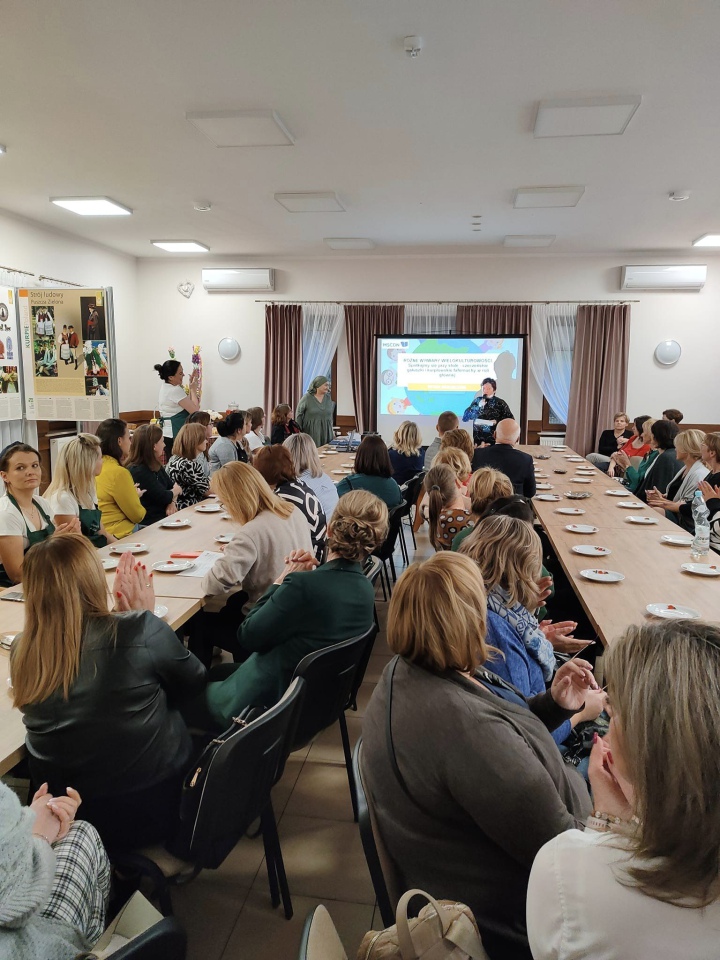 Różne wymiary wielokulturowości - warsztaty dla nauczycieli [27.10.2023] - zdjęcie #17 - eOstroleka.pl
