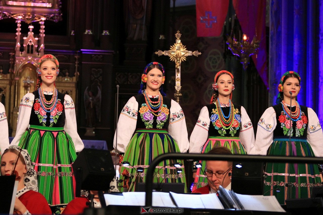 Koncert zespołu Mazowsze w Myszyńcu [28.10.2023] - zdjęcie #74 - eOstroleka.pl