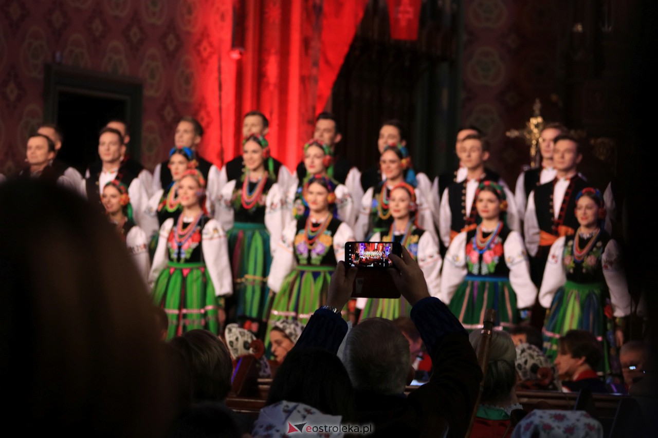Koncert zespołu Mazowsze w Myszyńcu [28.10.2023] - zdjęcie #55 - eOstroleka.pl