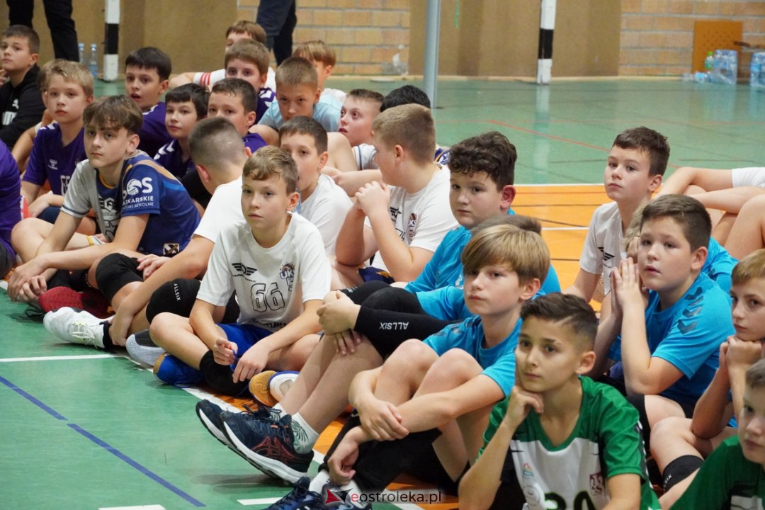UKS Olimp - Siatkarskie Trójki 2023 [28.10.2023] - zdjęcie #72 - eOstroleka.pl