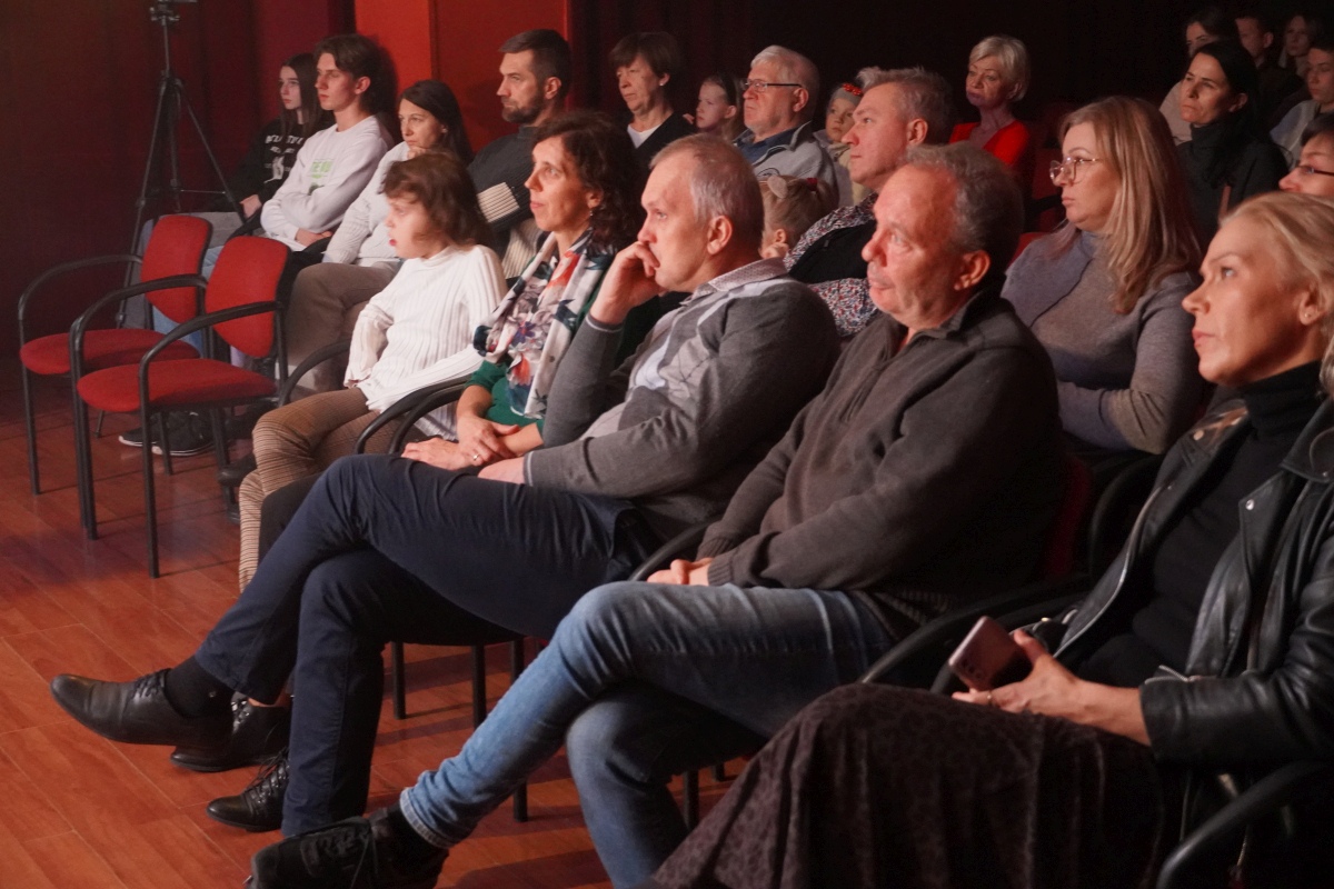 Spektakl W małym dworku w Klubie Oczko [29.10.2023] - zdjęcie #2 - eOstroleka.pl