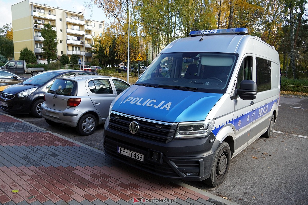 Kolizja z ciągnikiem na osiedlu Centrum [30.10.2023] - zdjęcie #8 - eOstroleka.pl