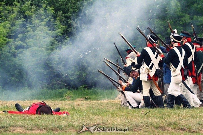 inscenizacja historyczna na błoniach nad Narwią 29.05.2011 - zdjęcie #11 - eOstroleka.pl