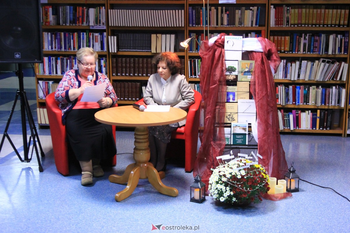 Zaduszki Poetyckie w Arce [30.10.2023] - zdjęcie #8 - eOstroleka.pl