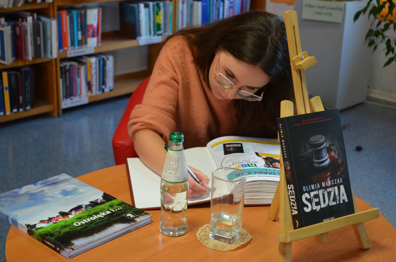 “Sędzia” Oliwii Marczak spotkała się z uczniami ostrołęckich szkół średnich - zdjęcie #16 - eOstroleka.pl