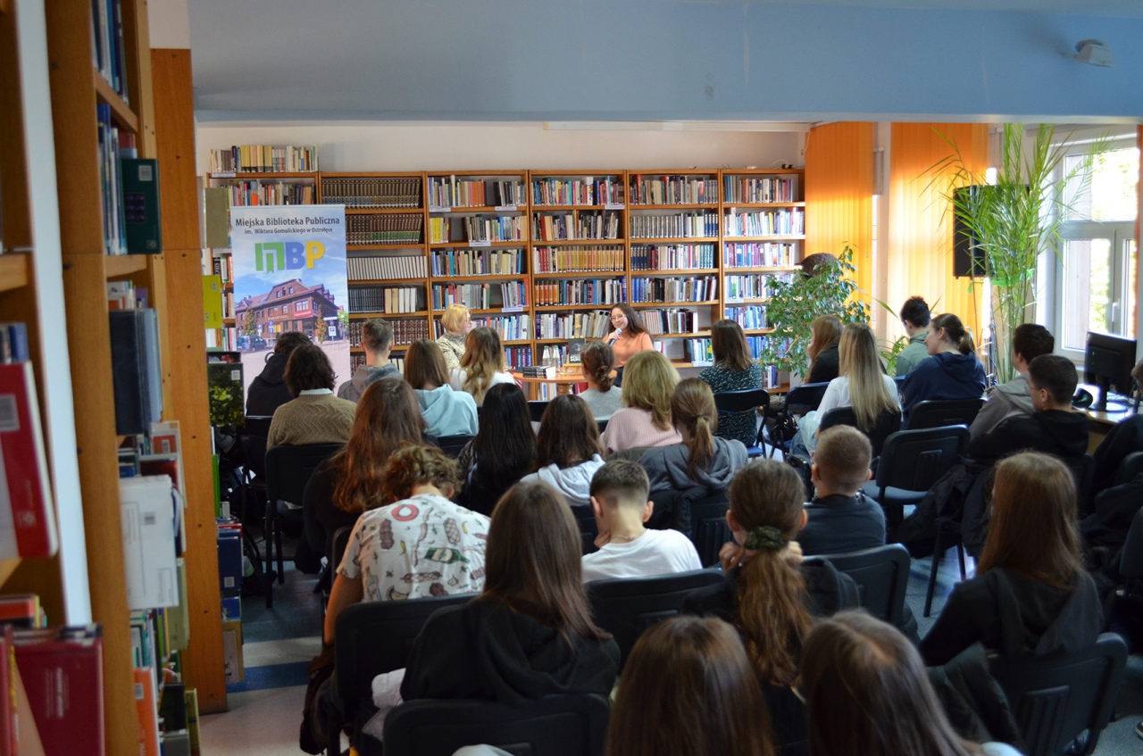 “Sędzia” Oliwii Marczak spotkała się z uczniami ostrołęckich szkół średnich - zdjęcie #14 - eOstroleka.pl